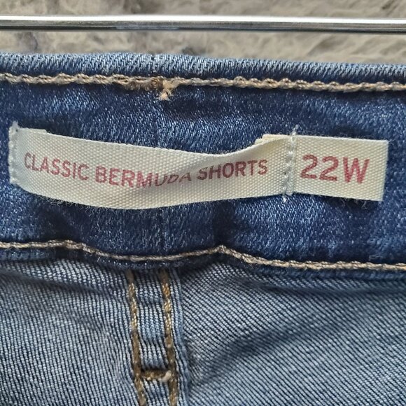 Levis Shorts Womens 22W Blue Classic Bermuda Denim Mid-Rise 5-Pocket Button Fly - Picture 3 of 14